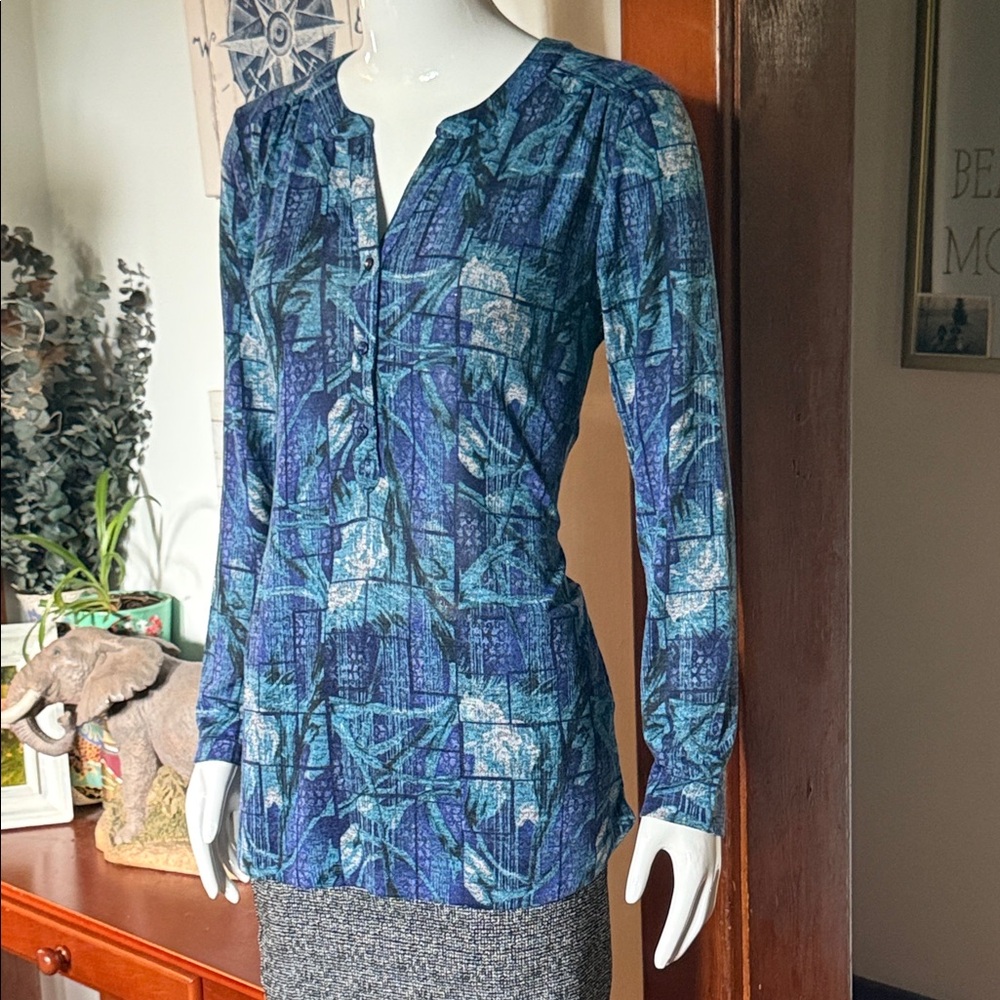 NWT northern reflections size small Blue Patterned Women's Top